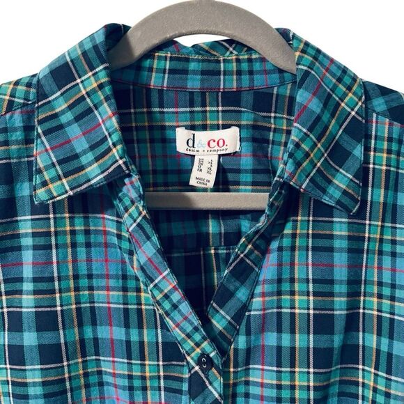 D & co. L aqua blue multi Plaid side tail gusset button front collar shirt - Picture 2 of 11